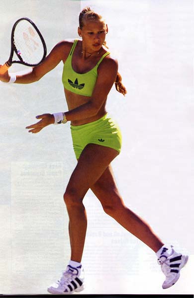 1akyellowbikini.jpg (29052 bytes)